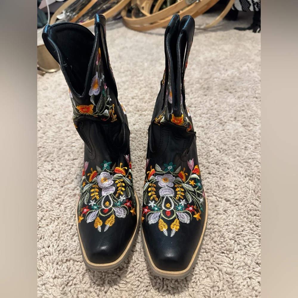 Embroidered Black Floral Women's Boots